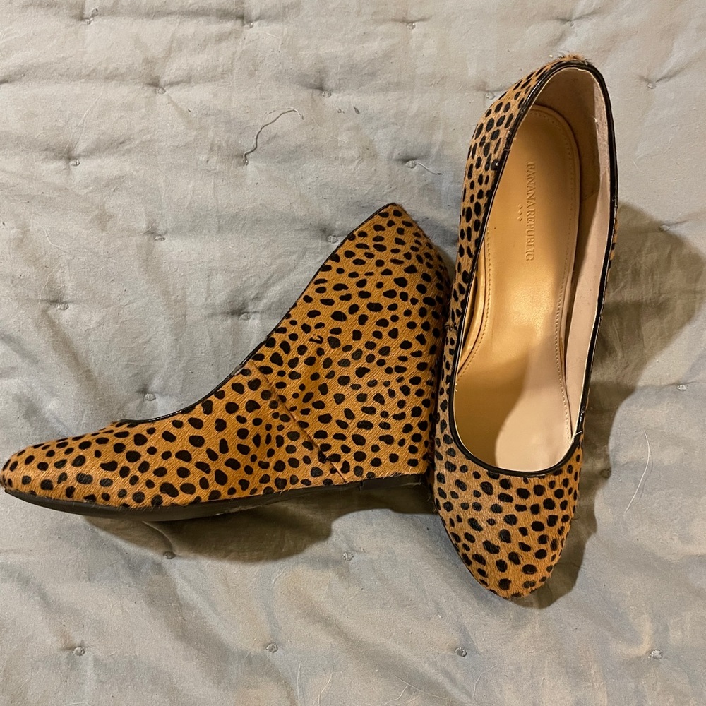 Banana republic calf hair leopard wedge